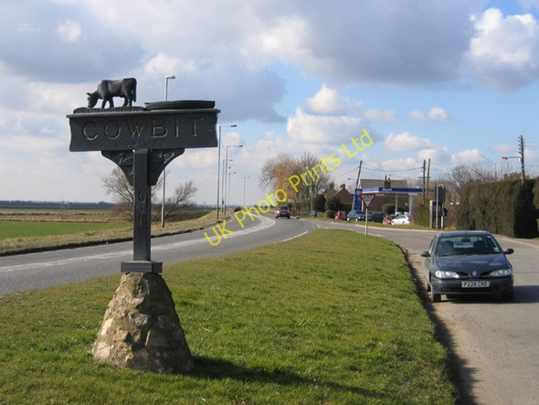 Photo 6"x4" Cowbit village sign Cowbit c2006