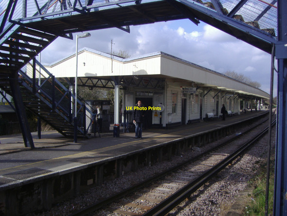 Photo 6"x4" Motspur Park station New Malden c2008