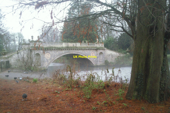 Photo 6"x4" Classic Bridge, Chiswick Park Chiswick c2010