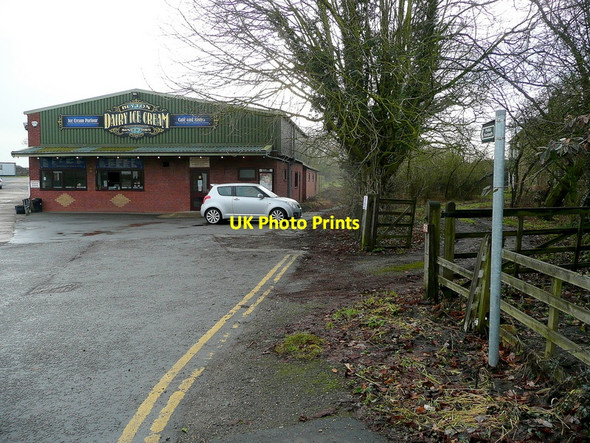 Photo 6"x4" Blyton Dairy Ice Cream shop Blyton c2011