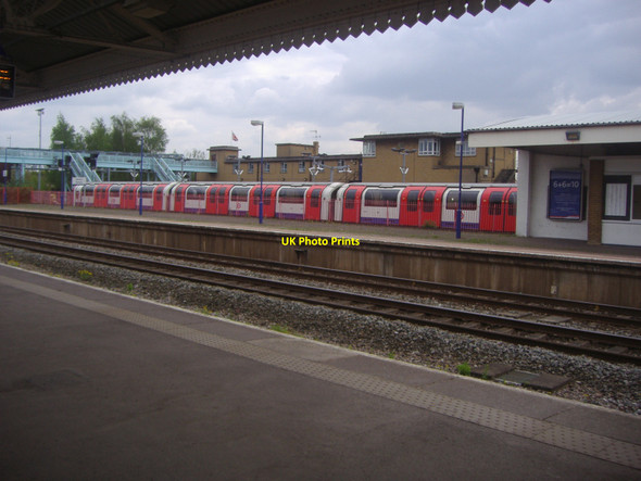 Photo 6"x4" West Ruislip station platform Ruislip c2010