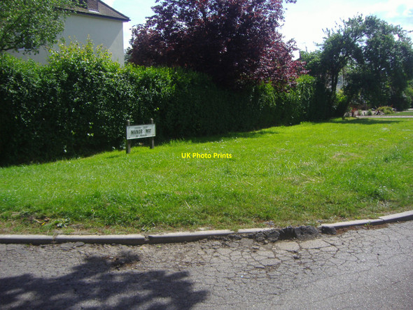 Photo 6"x4" Corner of Manor Way, Potters Bar Potters Bar c2009