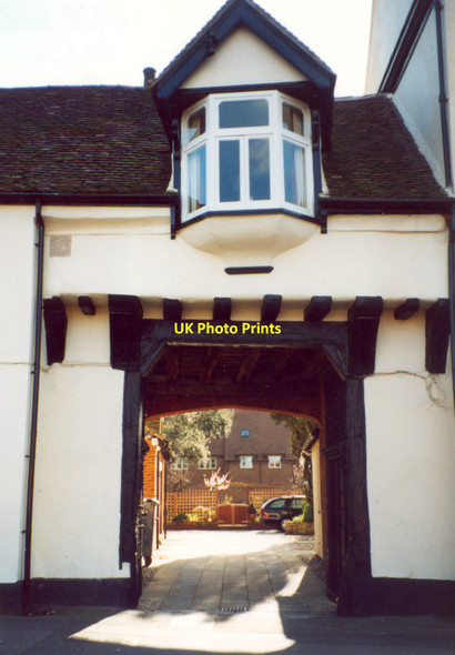 Photo 6"x4" Entrance to a yard, High Street, Baldock Baldock c2001