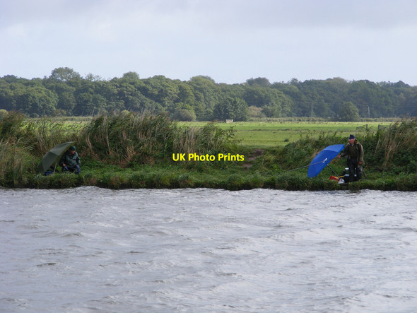 Photo 6"x4" Fishermen on the River Yare Buckenham c2010
