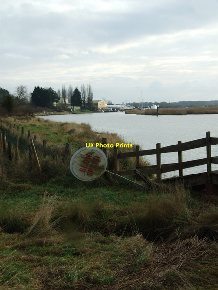 Photo 6"x4" Slow Speed Burgh Castle\/TG4804 c2011