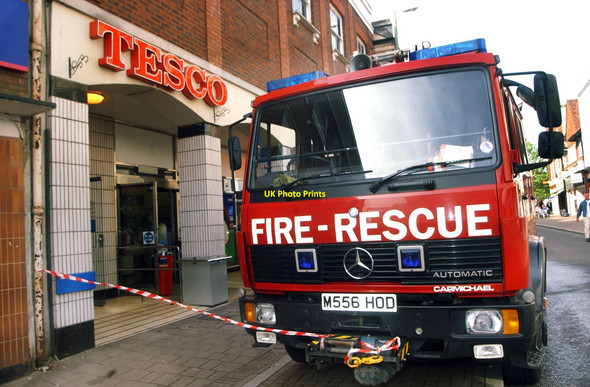 Photo 6"x4" Tiverton : Tesco & Fire Engine Tiverton\/SS9512 c2004