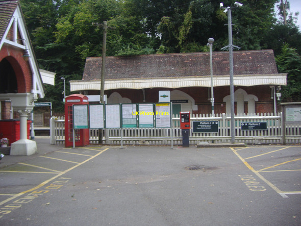 Photo 6"x4" Box Hill & Westhumble station Dorking c2008