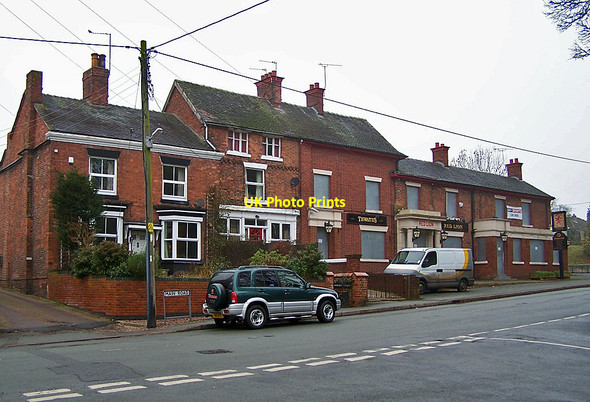 Photo 6"x4" Houses and pub, Main Road, Wybunbury Wybunbury c2011