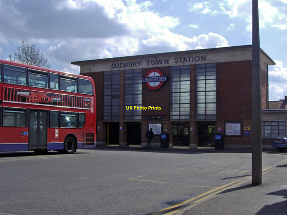Photo 6"x4" Sudbury Town station Wembley c2008
