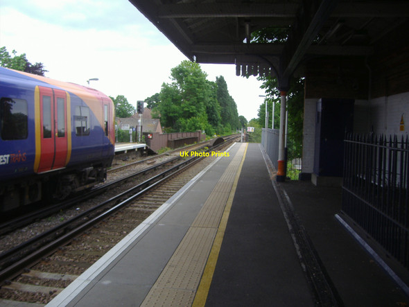 Photo 6"x4" Isleworth station platform Isleworth c2008