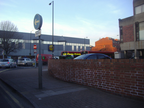 Photo 6"x4" Raleigh Gardens, Mitcham Mitcham c2011