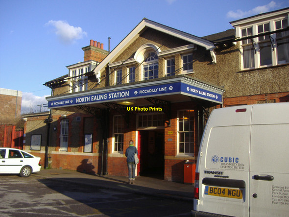 Photo 6"x4" North Ealing station Ealing c2007