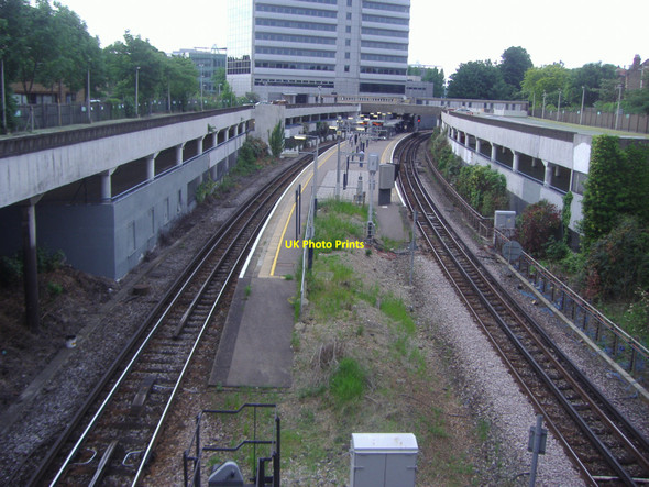 Photo 6"x4" Gunnersbury station platform Chiswick c2008