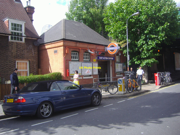 Photo 6"x4" East Acton Tube station Acton\/TQ2080 c2008
