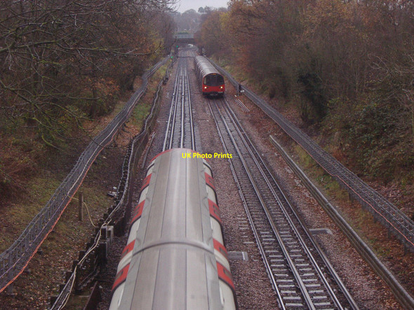 Photo 6"x4" Trains passing on Northern Line in Whetstone Barnet c2008