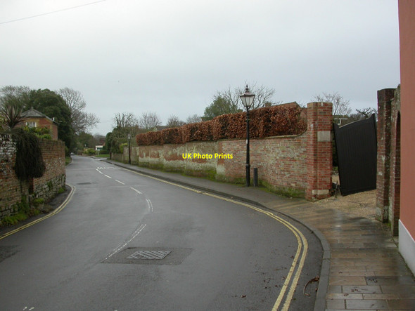 Photo 6"x4" Lymington, crinkle-crankle wall (i) Lymington c2011