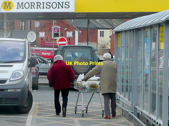 Photo 6"x4" Another shopping day done Ross-on-Wye c2011
