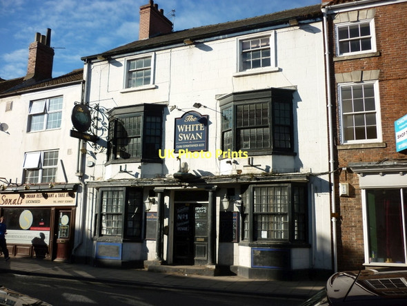 Photo 6"x4" The White Swan, Tadcaster Tadcaster c2011