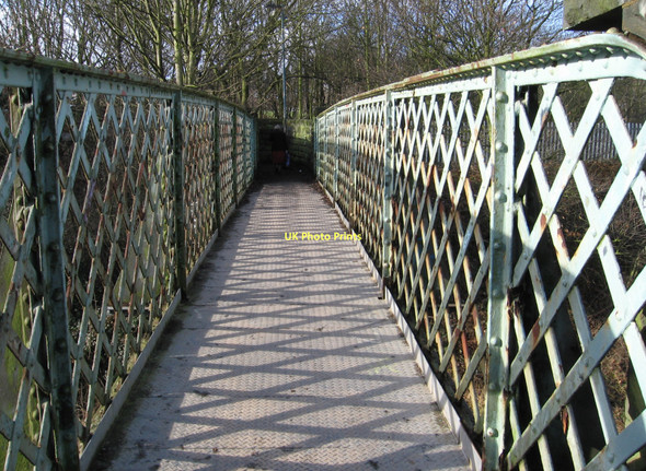 Photo 6"x4" Chapeltown - railway footbridge Chapeltown\/SK3596 c2011