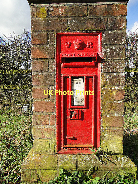 Photo 6"x4" Victorian pillar postbox Bexfield c2011