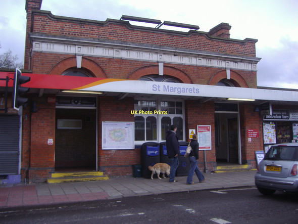 Photo 6"x4" St Margarets station Isleworth c2008