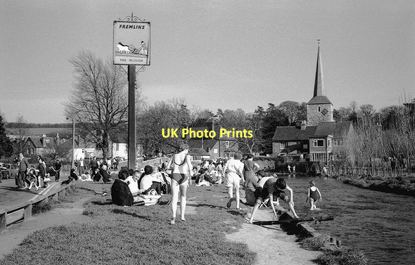 Photo 6"x4" Springtime by the Darent at Eynsford in Kent Eynsford c1964