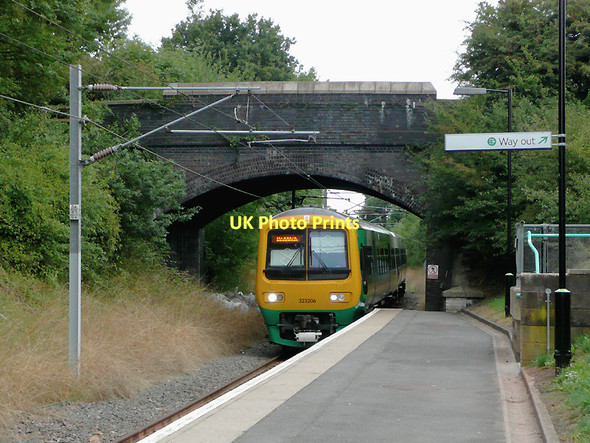 Photo 6"x4" Train arriving at  Alvechurch Station, Worcestershire Alvechurch c2010