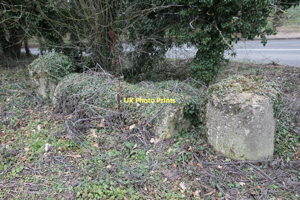 Photo 6"x4" On their side Faringdon c2011