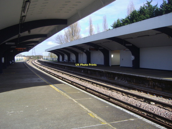 Photo 6"x4" Malden Manor station platforms New Malden c2008
