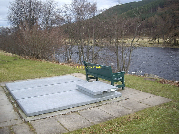 Photo 6"x4" Riverside bench, Ballater Ballater c2011