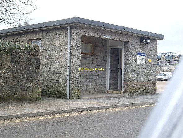 Photo 6"x4" Public Convenience? Ballater c2011