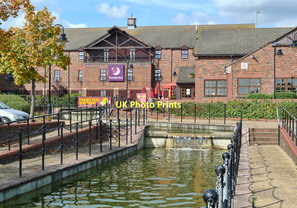 Photo 6"x4" The Premier Inn, Furzton Milton Keynes c2010