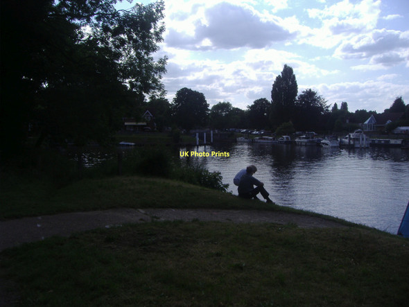 Photo 6"x4" The Thames at Weybridge Weybridge c2009