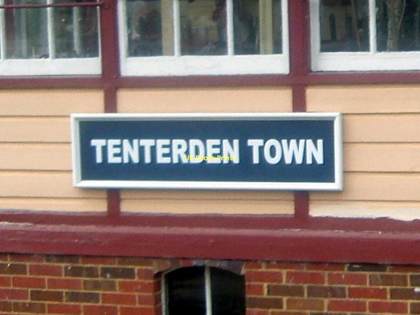 Photo 6"x4" K&ESR Tenterden Town Railway Station Sign Tenterden c2010
