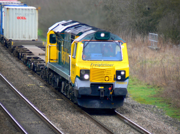Photo 6"x4" D70 class freight locomotive near Shrivenham (2 of 2) Bourton\/SU2387 c2011