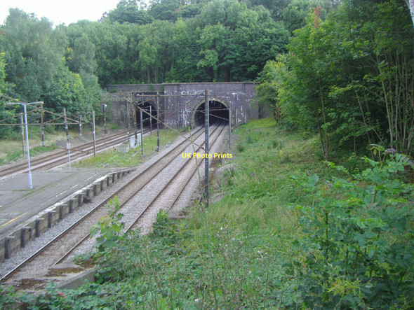 Photo 6"x4" Railway lines and end of platform, Hadley Wood Hadley Wood c2008
