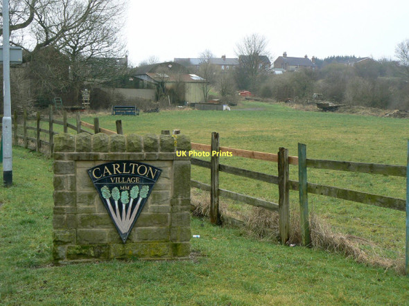 Photo 6"x4" Carlton village sign Rothwell\/SE3428 c2011