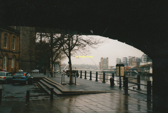 Photo 6"x4" Newcastle upon Tyne quayside under the Tyne Bridge Newcastle upon Tyne c2002