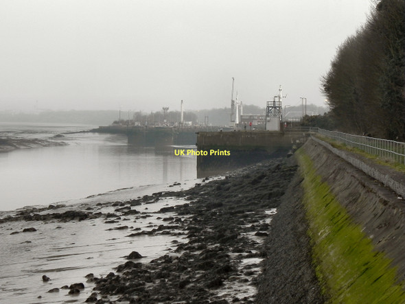 Photo 6"x4" River Mersey, Eastham Ferry Eastham Ferry c2011
