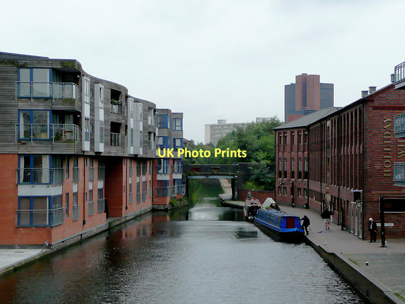 Photo 6"x4" The Worcester and Birmingham Canal leaving Gas Street Basin Lee Bank c2010