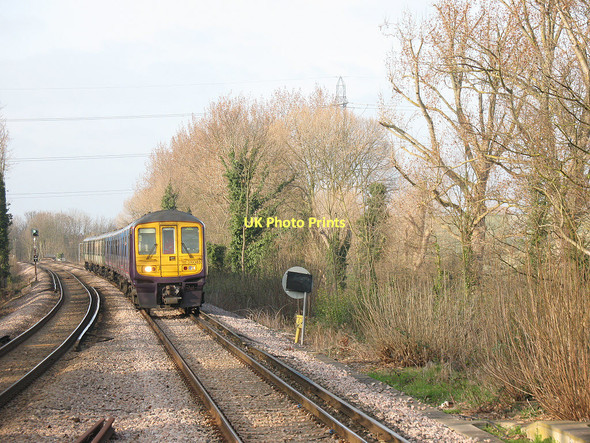 Photo 6"x4" Train approaching Sutton Common Sutton\/TQ2564 c2011