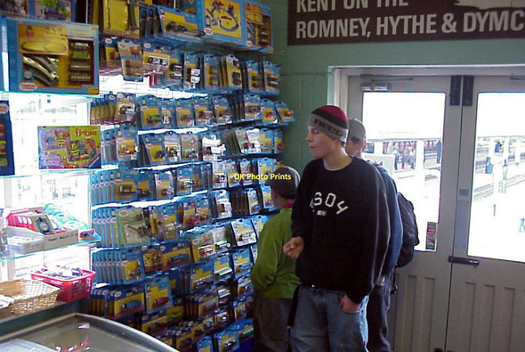 Photo 6"x4" RH&DR Souvenir Shop New Romney c2004
