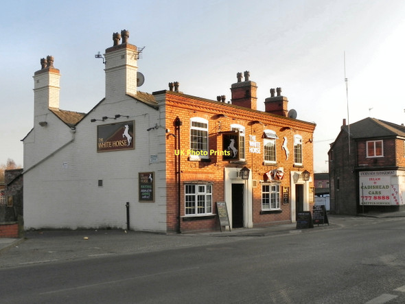 Photo 6"x4" The White Horse Irlam c2011
