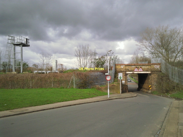 Photo 6"x4" Narrow bridge in Maiden Lane, Crayford Crayford\/TQ5174 c2011