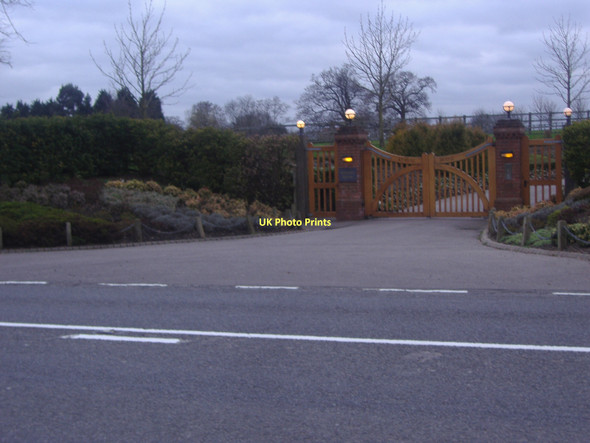 Photo 6"x4" Entrance to farm on Watling Street, Radlett Radlett c2011