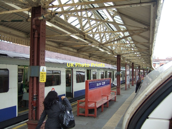 Photo 6"x4" Barons Court station, looking eastwards Kensington\/TQ2579 c2011
