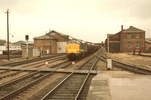 Photo 6"x4" Freight train approaching Hereford station Hereford c1985