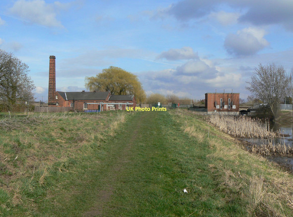 Photo 6"x4" Pumping stations at Owston Ferry East Ferry c2011