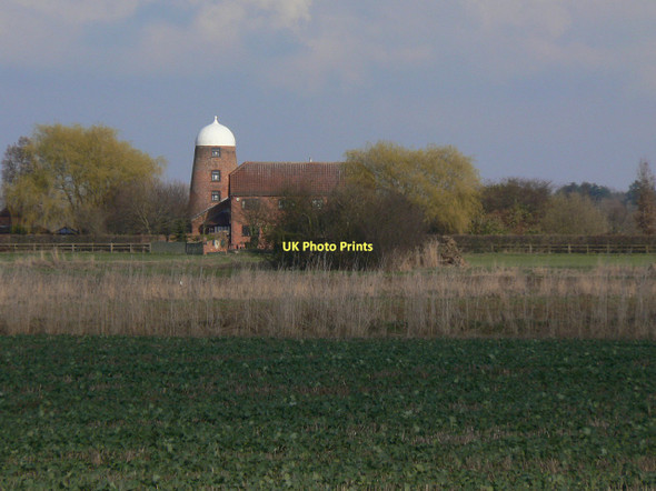 Photo 6"x4" Owston Ferry Mill East Ferry c2011
