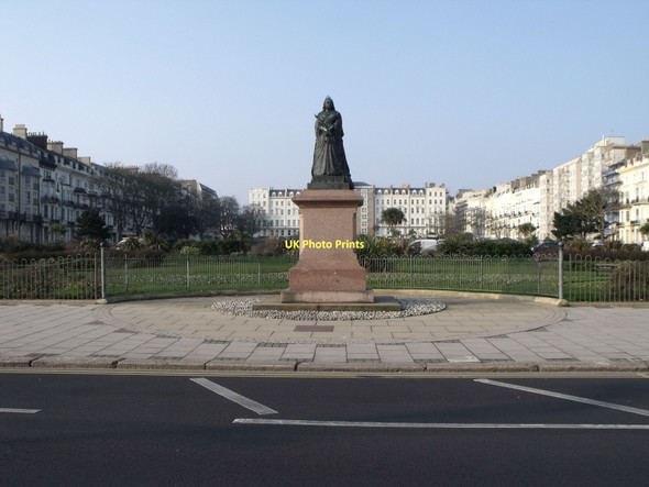 Photo 6"x4" Queen Victoria continues to reign over Warrior Square, St. Leonards Hastings\/TQ8110 c2011